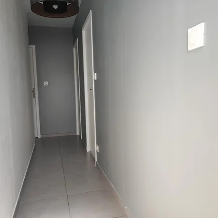 Villa F5 Avec Jacuzzi , A 800m *