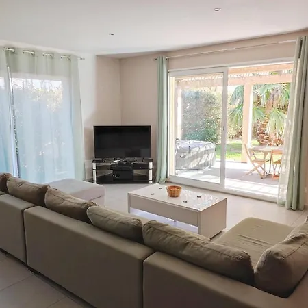 Villa F5 Avec Jacuzzi , A 800m
