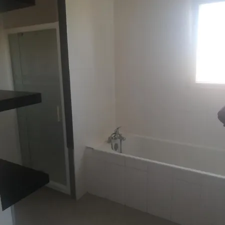 Villa F5 Avec Jacuzzi , A 800m