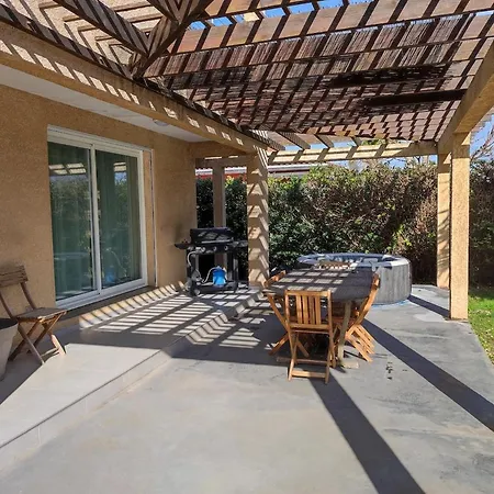 Villa F5 Avec Jacuzzi , A 800m *