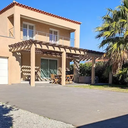 Villa F5 Avec Jacuzzi , A 800m
